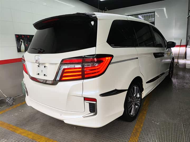 Фото 7 - Honda Elysion