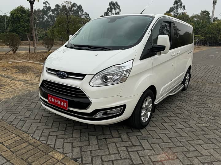 Фото 1 - Ford Tourneo