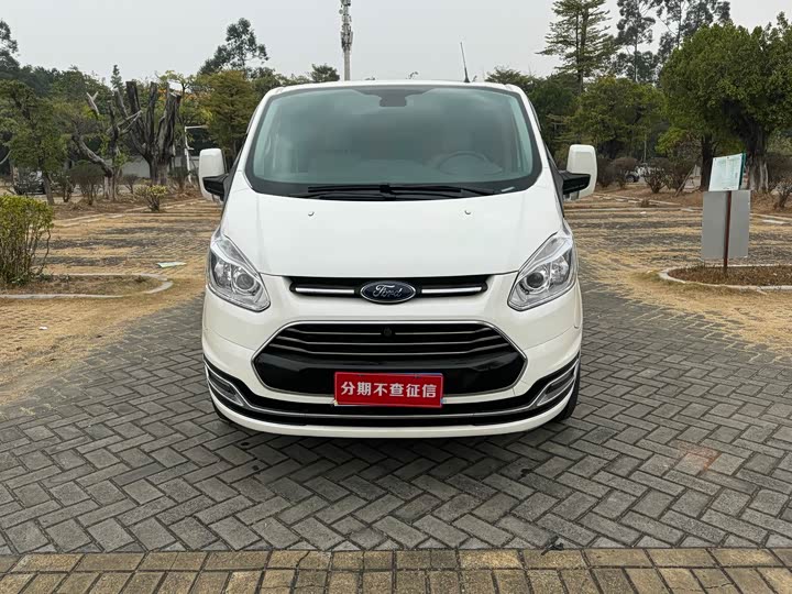 Фото 2 - Ford Tourneo