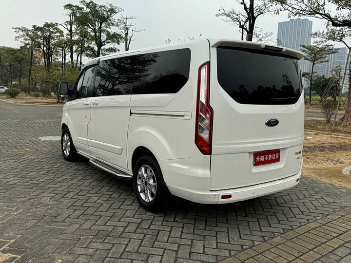 Фото 4 - Ford Tourneo