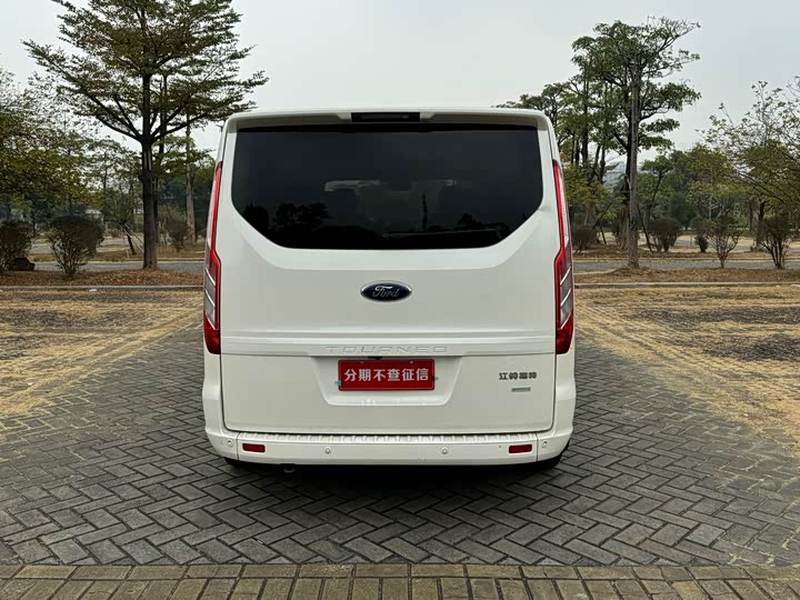 Фото 5 - Ford Tourneo