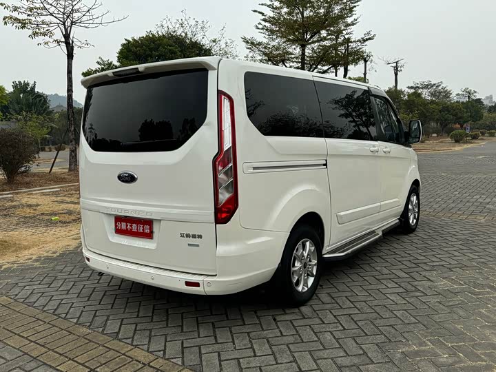 Фото 6 - Ford Tourneo