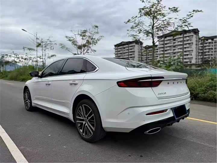 Фото 7 - Geely Preface