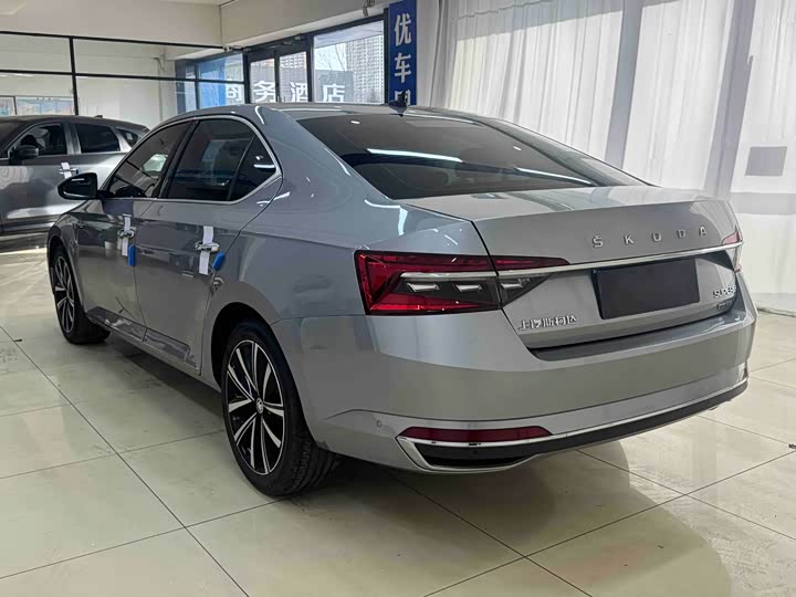 Фото 4 - Skoda Superb