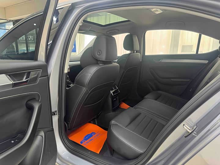 Фото 8 - Skoda Superb