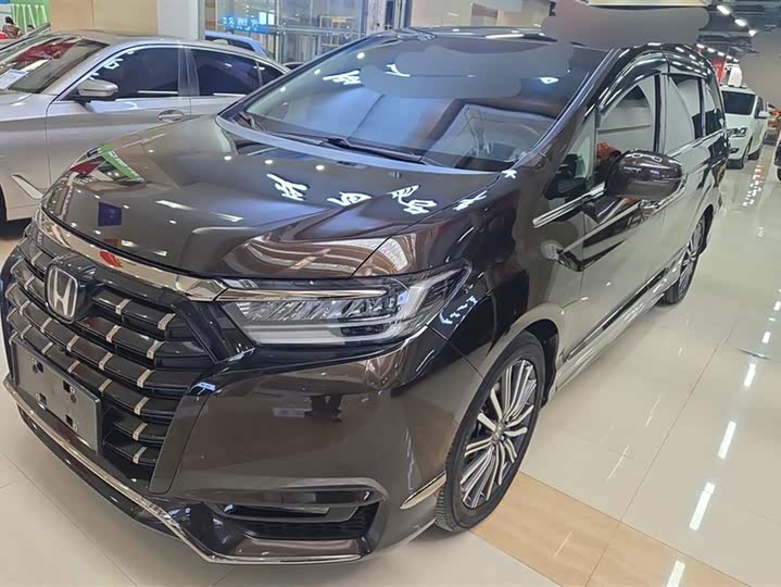 Фото 1 - Honda Elysion