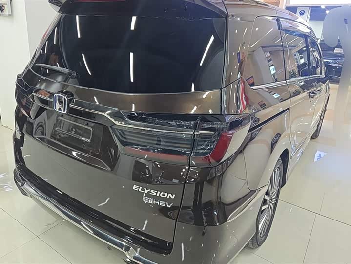 Фото 3 - Honda Elysion