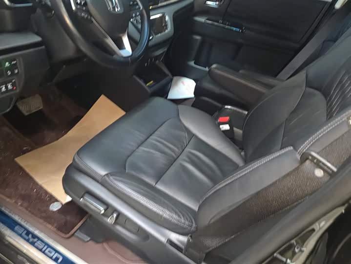 Фото 9 - Honda Elysion