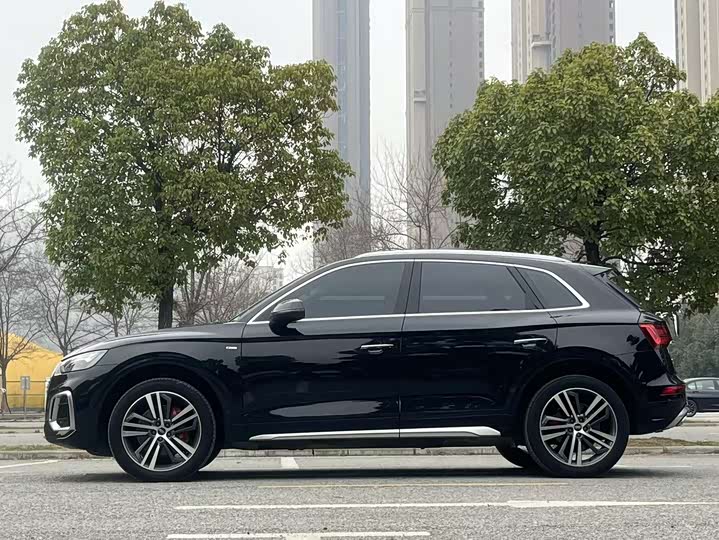 Фото 7 - Audi Q5L