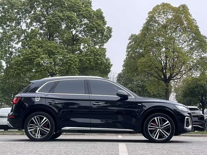 Фото 8 - Audi Q5L