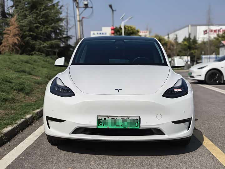 Фото 2 - Tesla Model Y