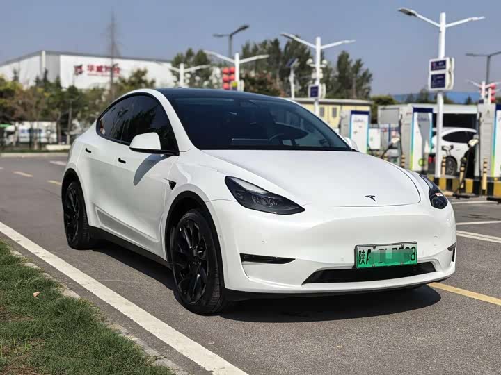 Фото 3 - Tesla Model Y