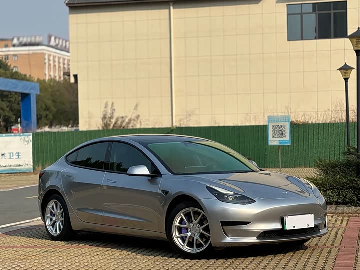 Фото 2 - Tesla Model 3