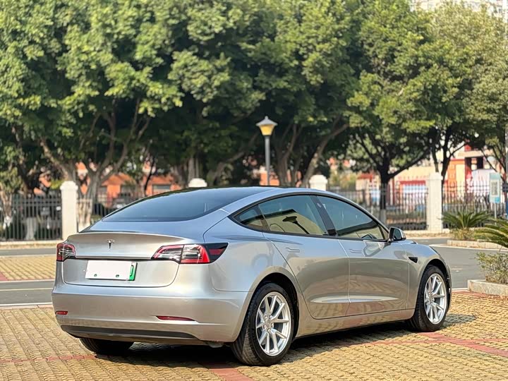 Фото 5 - Tesla Model 3