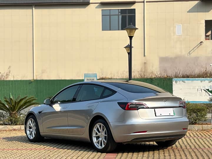 Фото 6 - Tesla Model 3