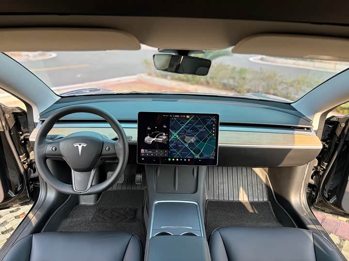 Фото 8 - Tesla Model 3