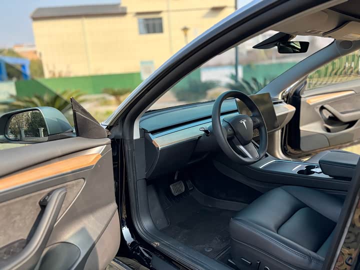 Фото 9 - Tesla Model 3