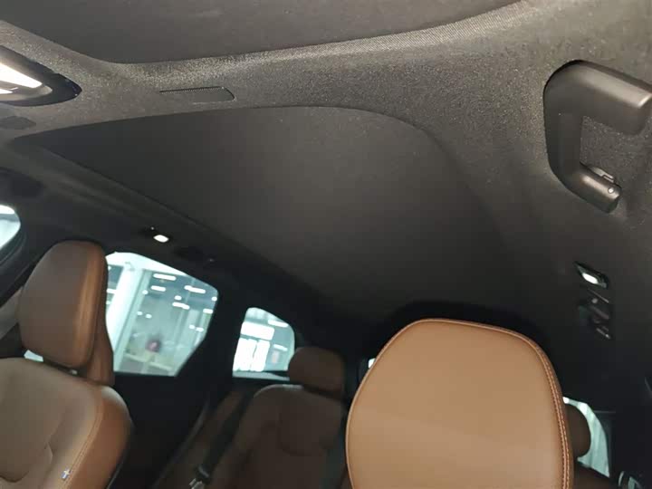 Фото 8 - Volvo XC60