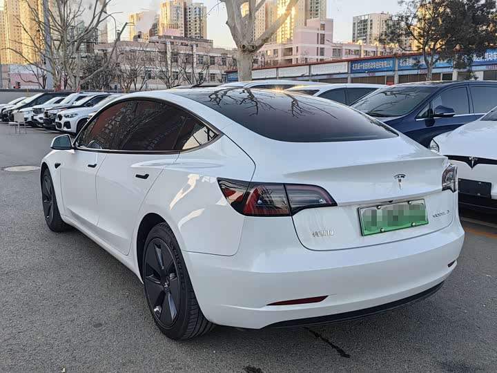 Фото 2 - Tesla Model 3
