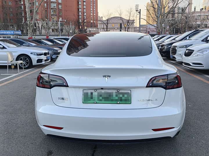 Фото 3 - Tesla Model 3