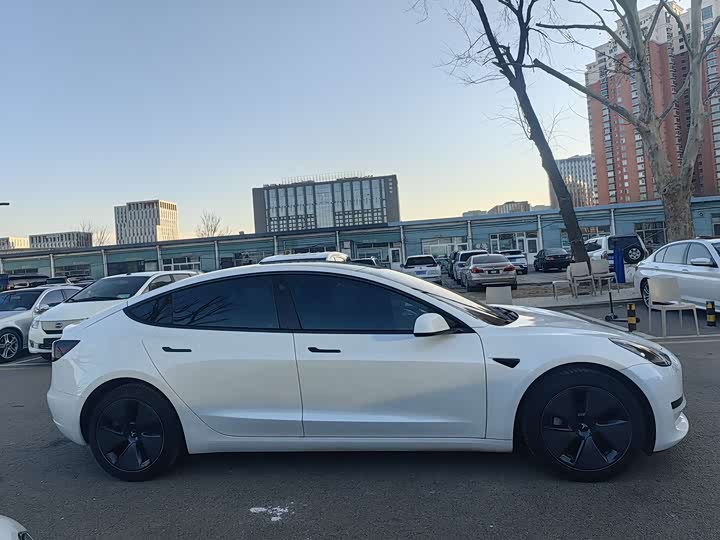 Фото 8 - Tesla Model 3