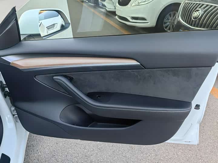 Фото 9 - Tesla Model 3