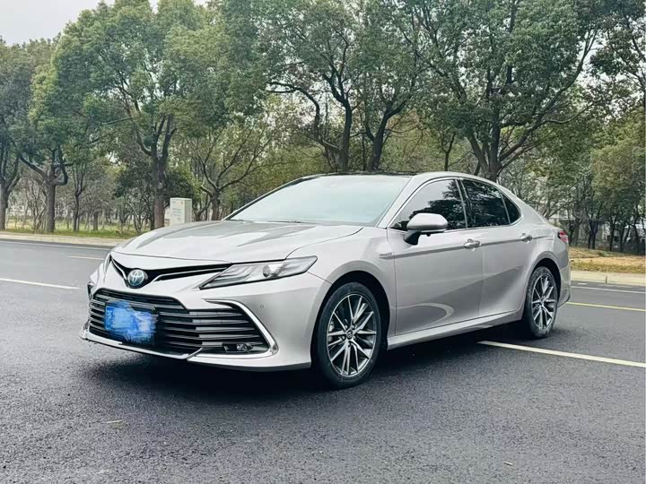 Фото 1 - Toyota Camry