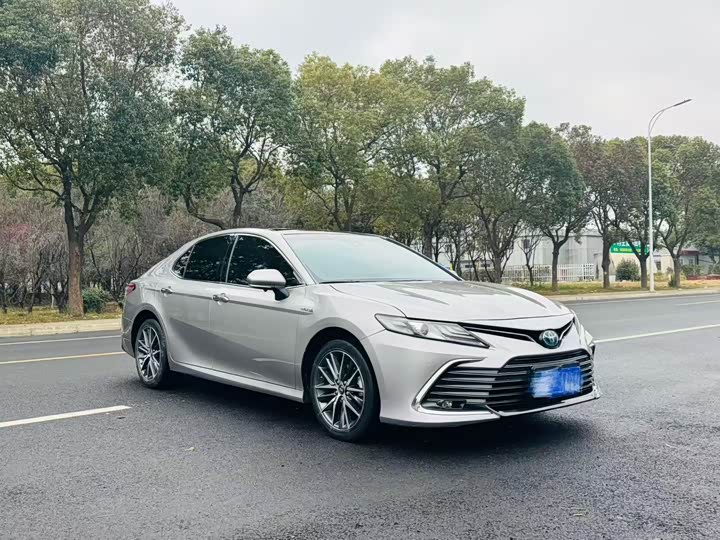 Фото 3 - Toyota Camry