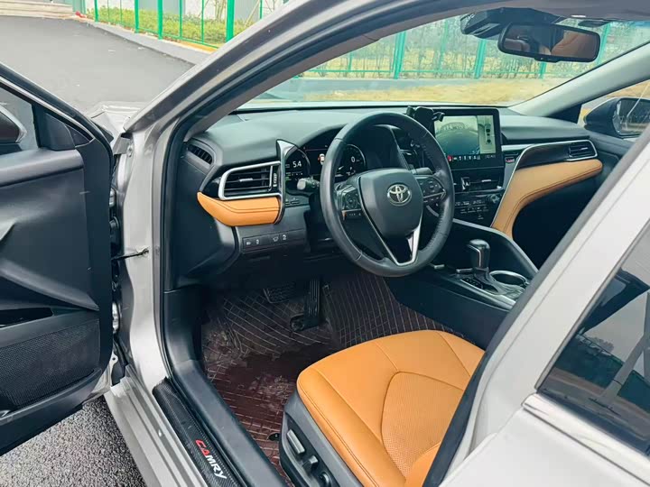 Фото 5 - Toyota Camry