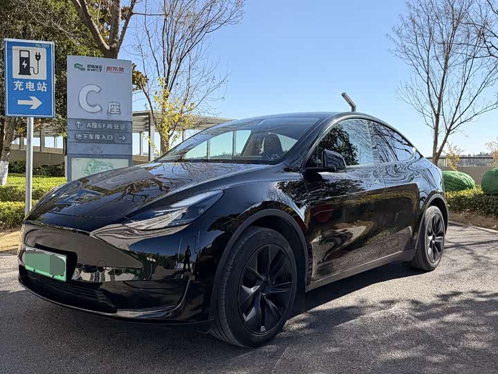 Фото 3 - Tesla Model Y