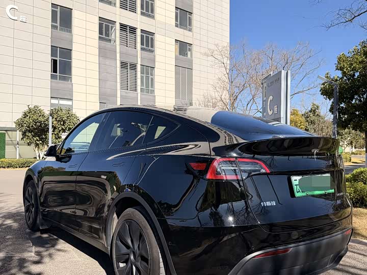 Фото 8 - Tesla Model Y