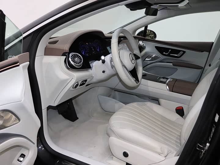 Фото 9 - Mercedes-Benz EQS