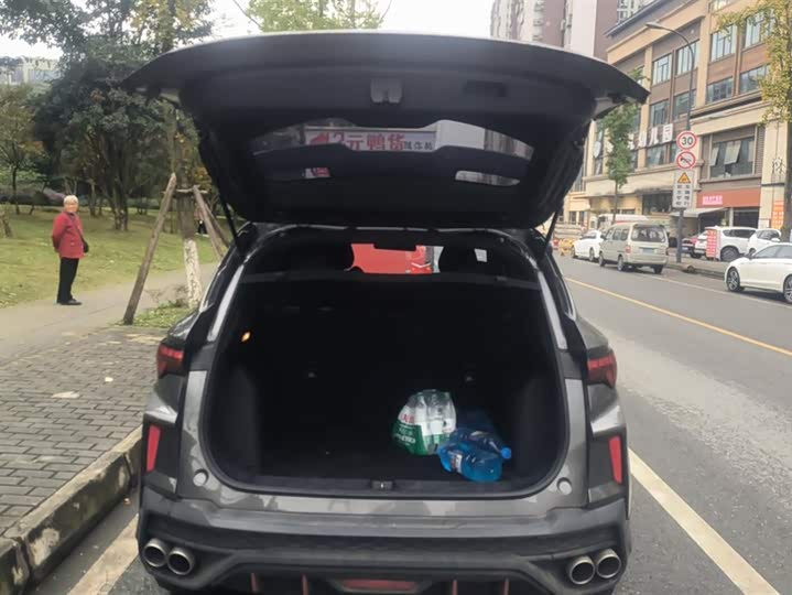 Фото 4 - Geely Coolray