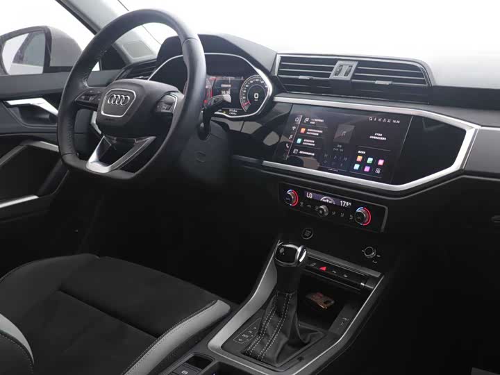 Фото 8 - Audi Q3
