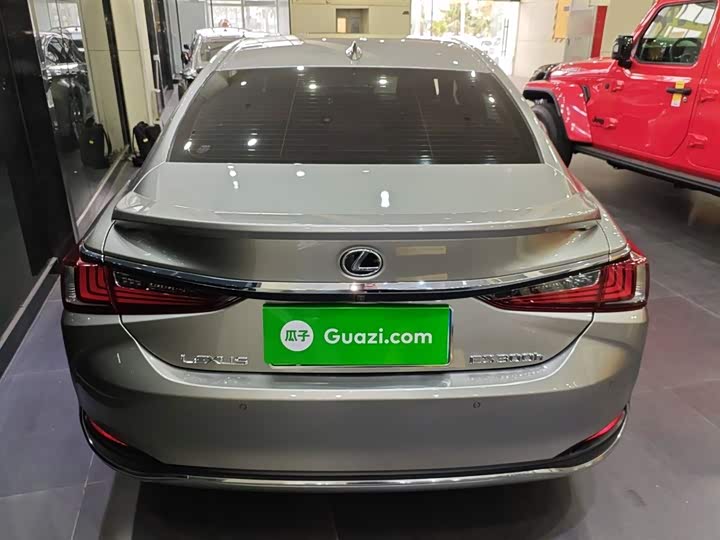 Фото 4 - Lexus ES