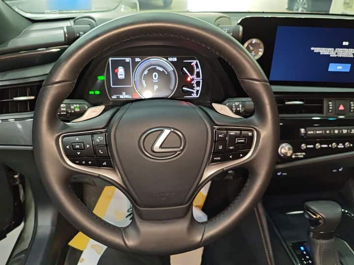 Фото 7 - Lexus ES