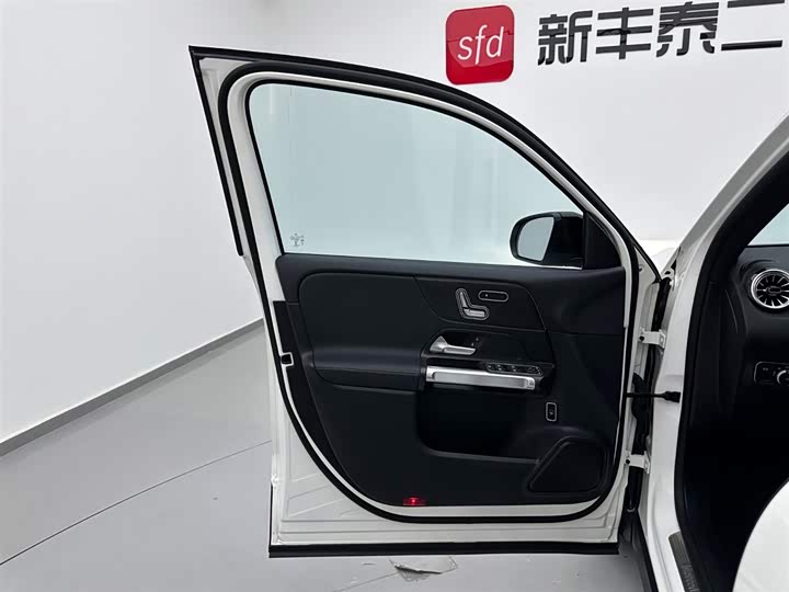 Фото 8 - Mercedes-Benz GLB-Class