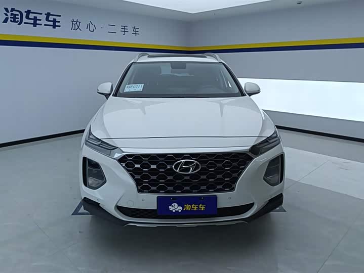 Фото 2 - Hyundai Santa Fe