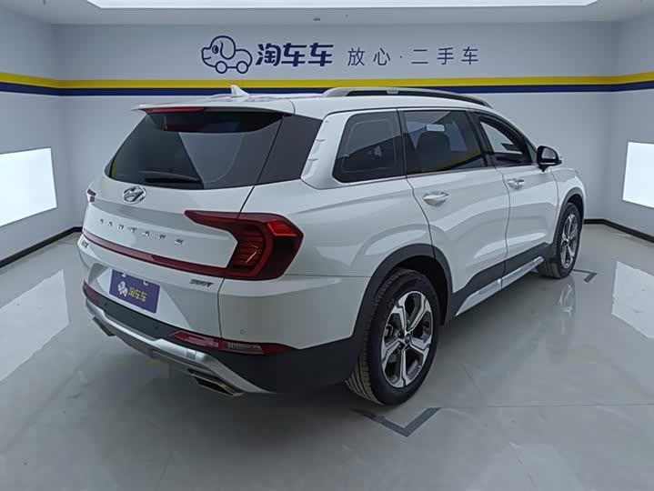 Фото 3 - Hyundai Santa Fe