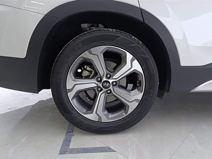 Фото 6 - Hyundai Santa Fe