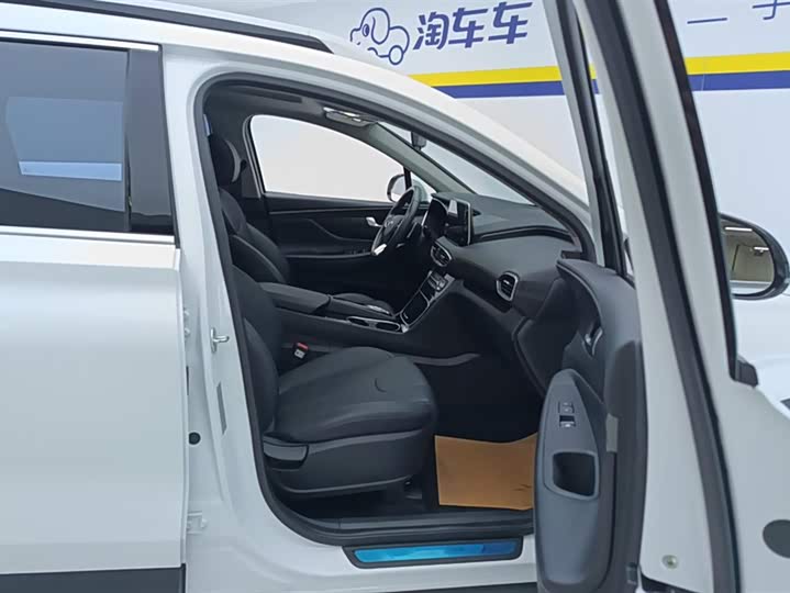 Фото 8 - Hyundai Santa Fe