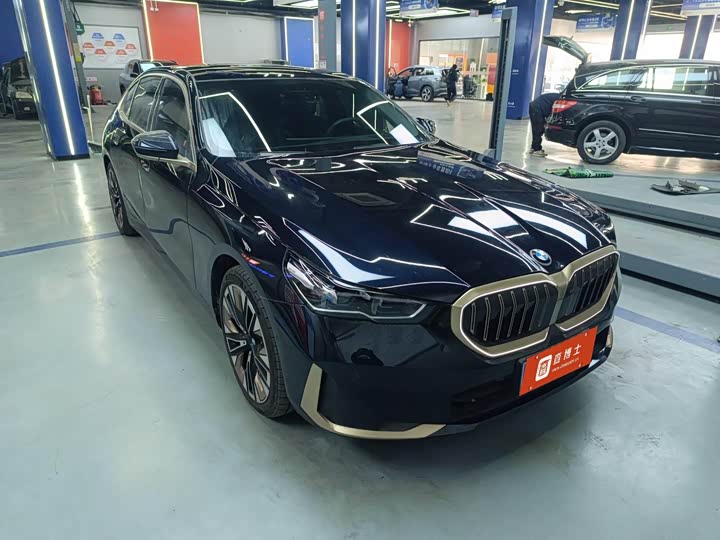 Фото 2 - BMW 5 Series