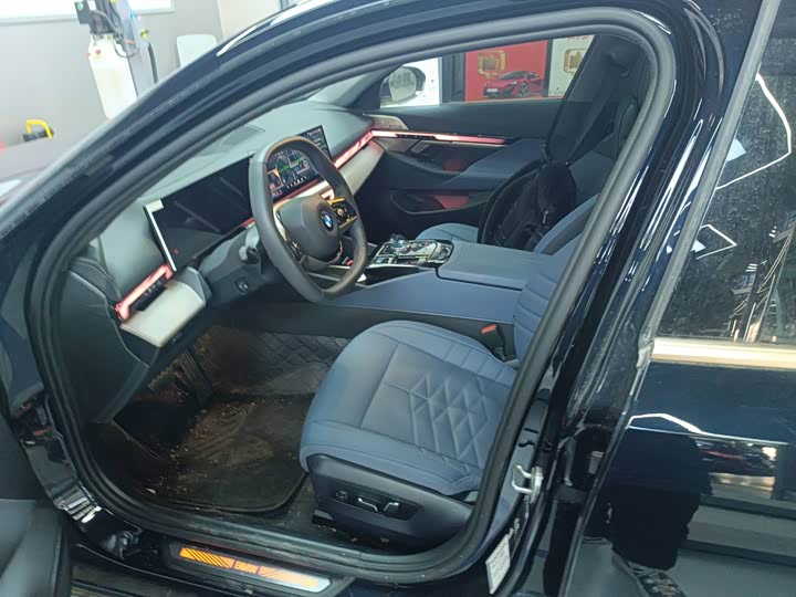 Фото 3 - BMW 5 Series