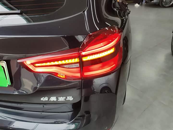 Фото 8 - BMW iX3