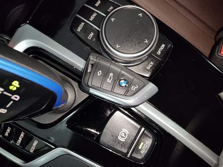 Фото 9 - BMW iX3