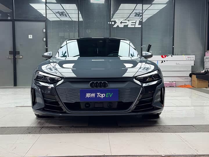 Фото 2 - Audi e-tron GT