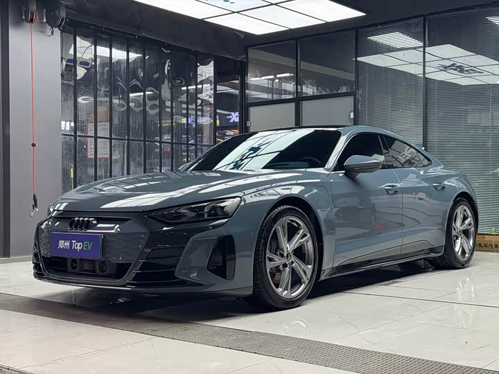 Фото 3 - Audi e-tron GT