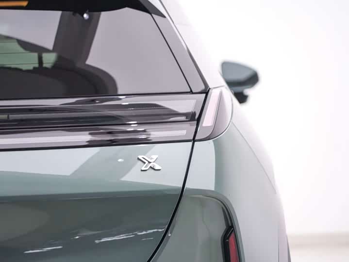 Фото 3 - Zeekr X