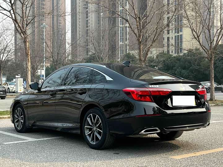 Фото 4 - Honda Inspire