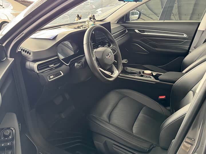 Фото 4 - Geely Emgrand